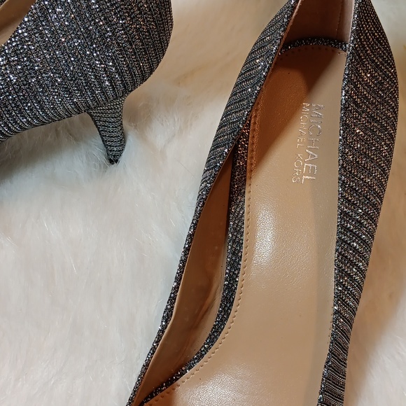 Michael Kors Shimmering Silver/Black Size 10 M aprox : 4" Heels. - Picture 8 of 11